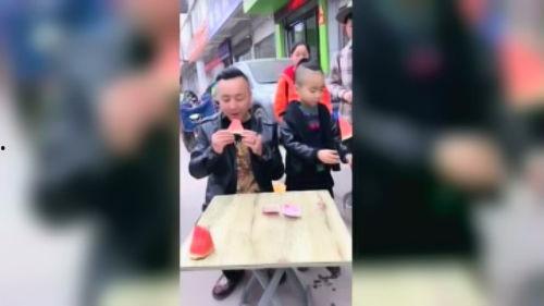 父子吃瓜大赛视频,吃瓜大赛欢乐无限
