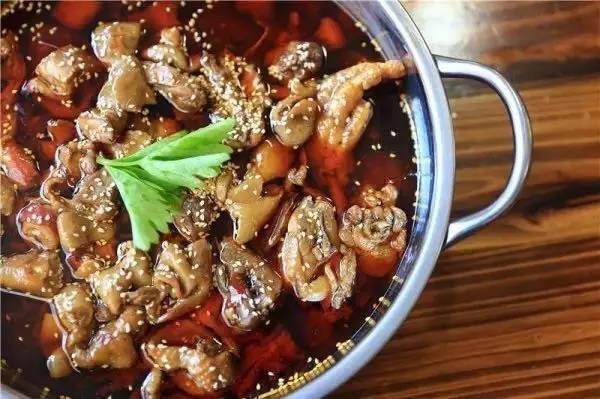 刘大瓜吃烤肥肠视频,美味诱惑尽在眼前