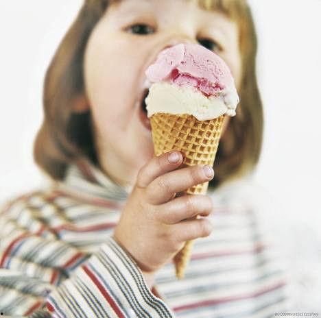 宝宝吃哈密瓜雪糕视频,哈密瓜雪糕视频萌翻网友