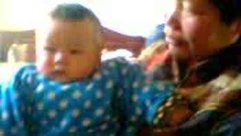 吃瓜奶奶带孙子的视频,温馨瞬间引网友热议