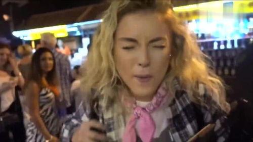 吃瓜外国网红事件视频,揭秘网络舆论的狂欢与反思